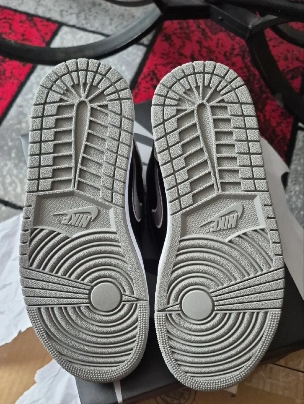 Nike mid top